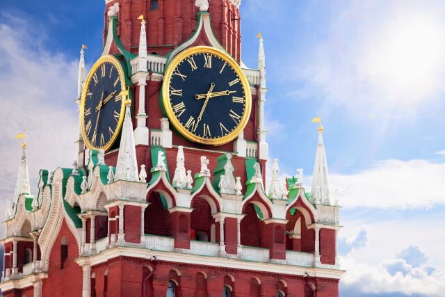 Кремлевские куранты впервые исполнили Государственный гимн России Кремлевские куранты впервые исполнили Государственный гимн России