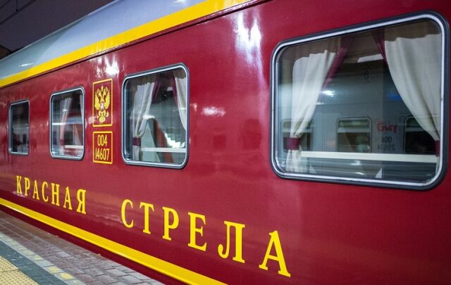 Между Москвой и Ленинградом начал курсировать первый в стране фирменный поезд «Красная стрела» Между Москвой и Ленинградом начал курсировать первый в стране фирменный поезд «Красная стрела»