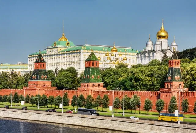 Москве возвращен статус столицы России Москве возвращен статус столицы России