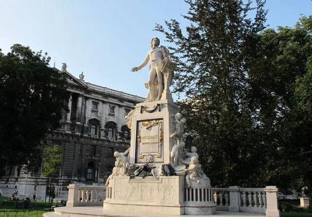 Моцарт подарил валторнисту Лейтгебу авторскую рукопись партитуры концерта Моцарт подарил валторнисту Лейтгебу авторскую рукопись партитуры концерта