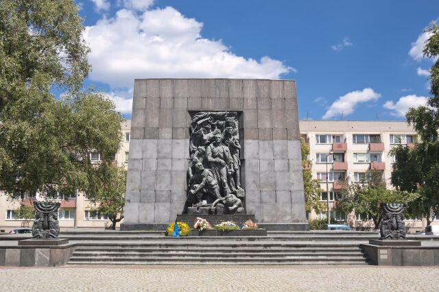 Началось вооруженное восстание узников варшавского гетто против нацистов Началось вооруженное восстание узников варшавского гетто против нацистов