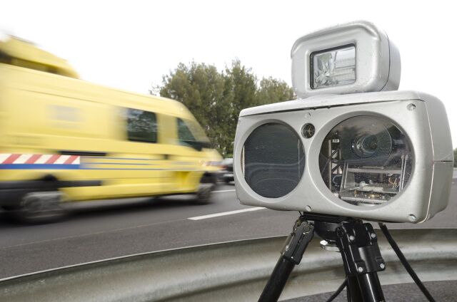 Первые радары контроля за скоростью автомобилей установлены в Лондоне Первые радары контроля за скоростью автомобилей установлены в Лондоне