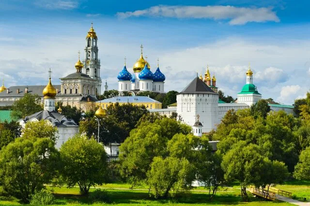 Преподобный Сергий Радонежский основал монастырь, впоследствии ставший Троице-Сергиевой лаврой Преподобный Сергий Радонежский основал монастырь, впоследствии ставший Троице-Сергиевой лаврой