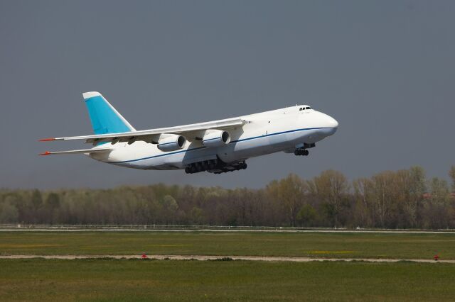 Совершил первый полет самолет Ан-124 «Руслан» Совершил первый полет самолет Ан-124 «Руслан»