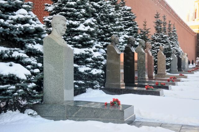 Тело Сталина вынесли из Мавзолея Тело Сталина вынесли из Мавзолея
