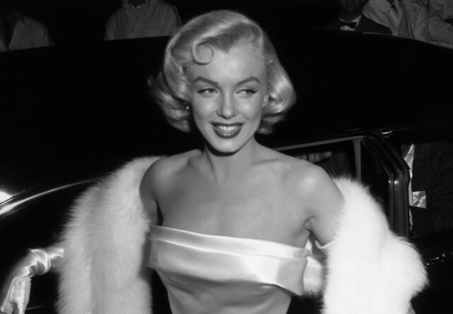 В Чикаго вышел первый номер журнала Playboy В Чикаго вышел первый номер журнала Playboy