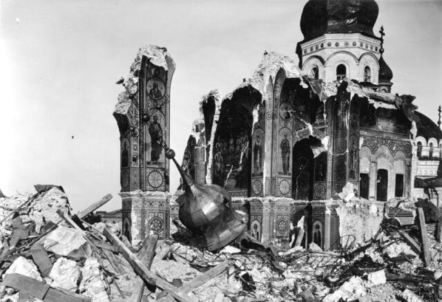 В Киево-Печерской лавре взорван Успенский собор В Киево-Печерской лавре взорван Успенский собор