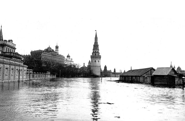 В Москве началось одно из самых больших наводнений в истории города В Москве началось одно из самых больших наводнений в истории города