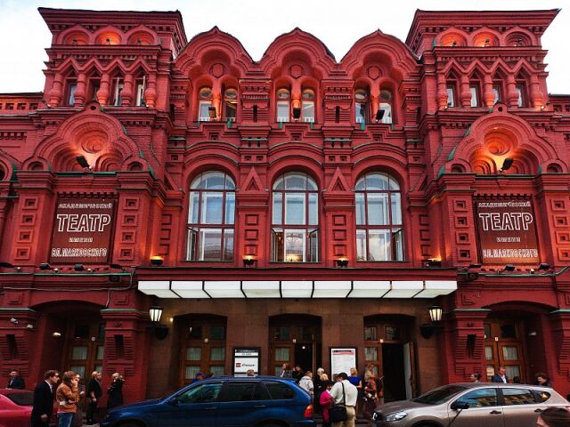 В Москве открылся Театр Революции (сегодня — Театр имени Вл. Маяковского) В Москве открылся Театр Революции (сегодня — Театр имени Вл. Маяковского)