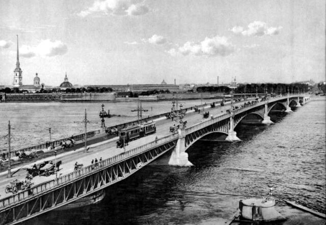 В Петербурге состоялось торжественное открытие Троицкого моста через реку Неву В Петербурге состоялось торжественное открытие Троицкого моста через реку Неву