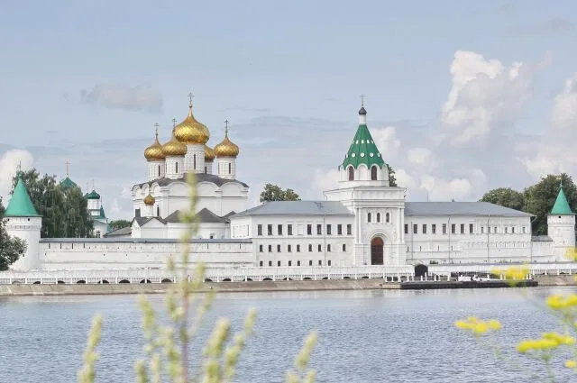 Воздвигнут Ипатьевский монастырь