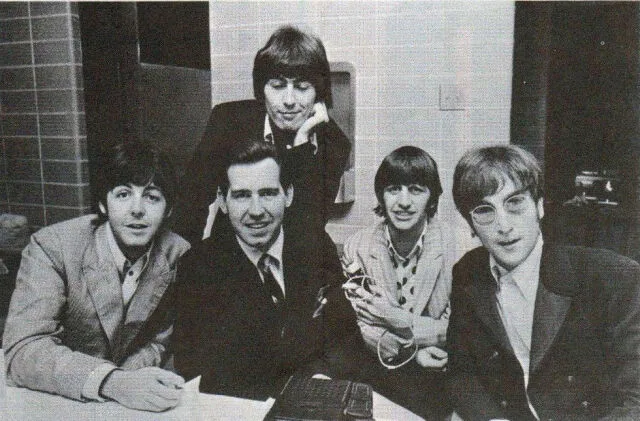 Вышел культовый альбом в истории рок-музыки Revolver группы The Beatles Вышел культовый альбом в истории рок-музыки Revolver группы The Beatles