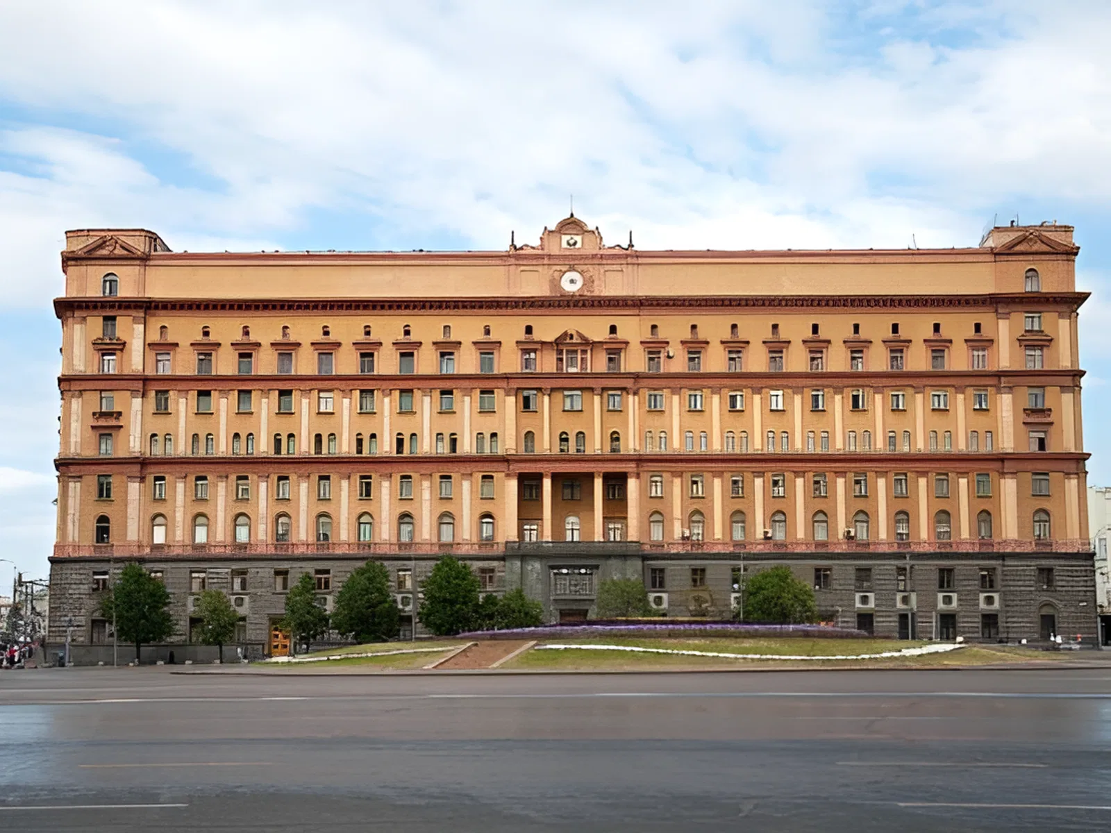 В СССР создан Народный комиссариат внутренних дел (НКВД) В СССР создан Народный комиссариат внутренних дел (НКВД)
