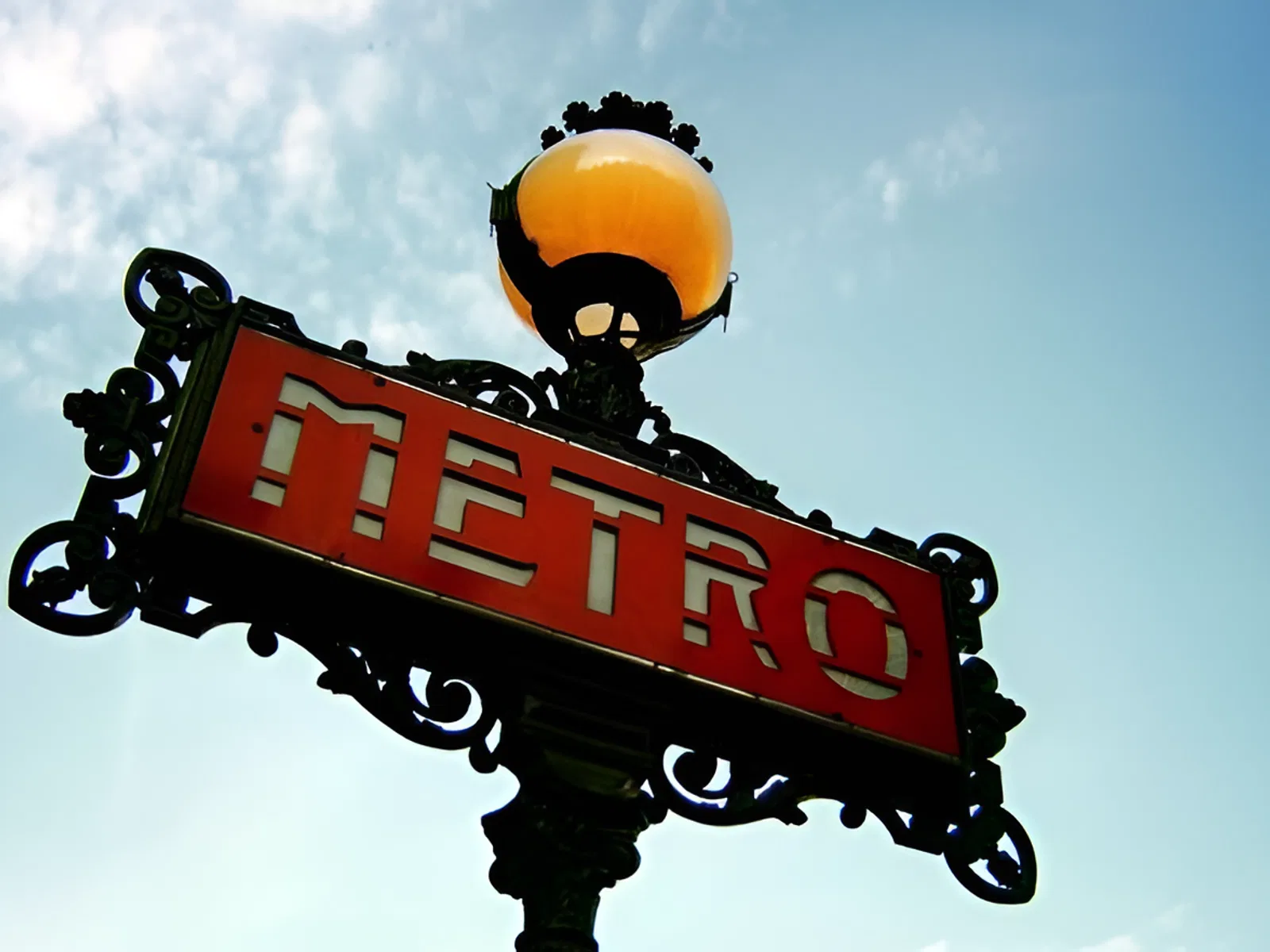 В Париже открылось метро В Париже открылось метро