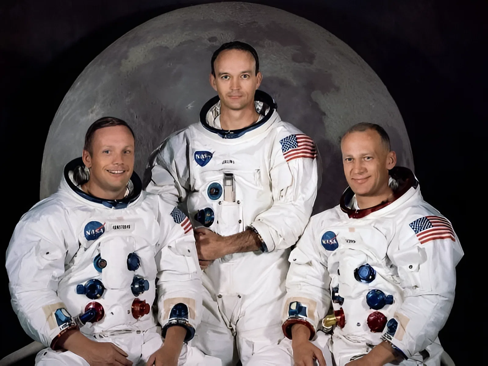 Американский космический корабль «Аполлон-11» совершил первую в истории посадку на Луну Американский космический корабль «Аполлон-11» совершил первую в истории посадку на Луну
