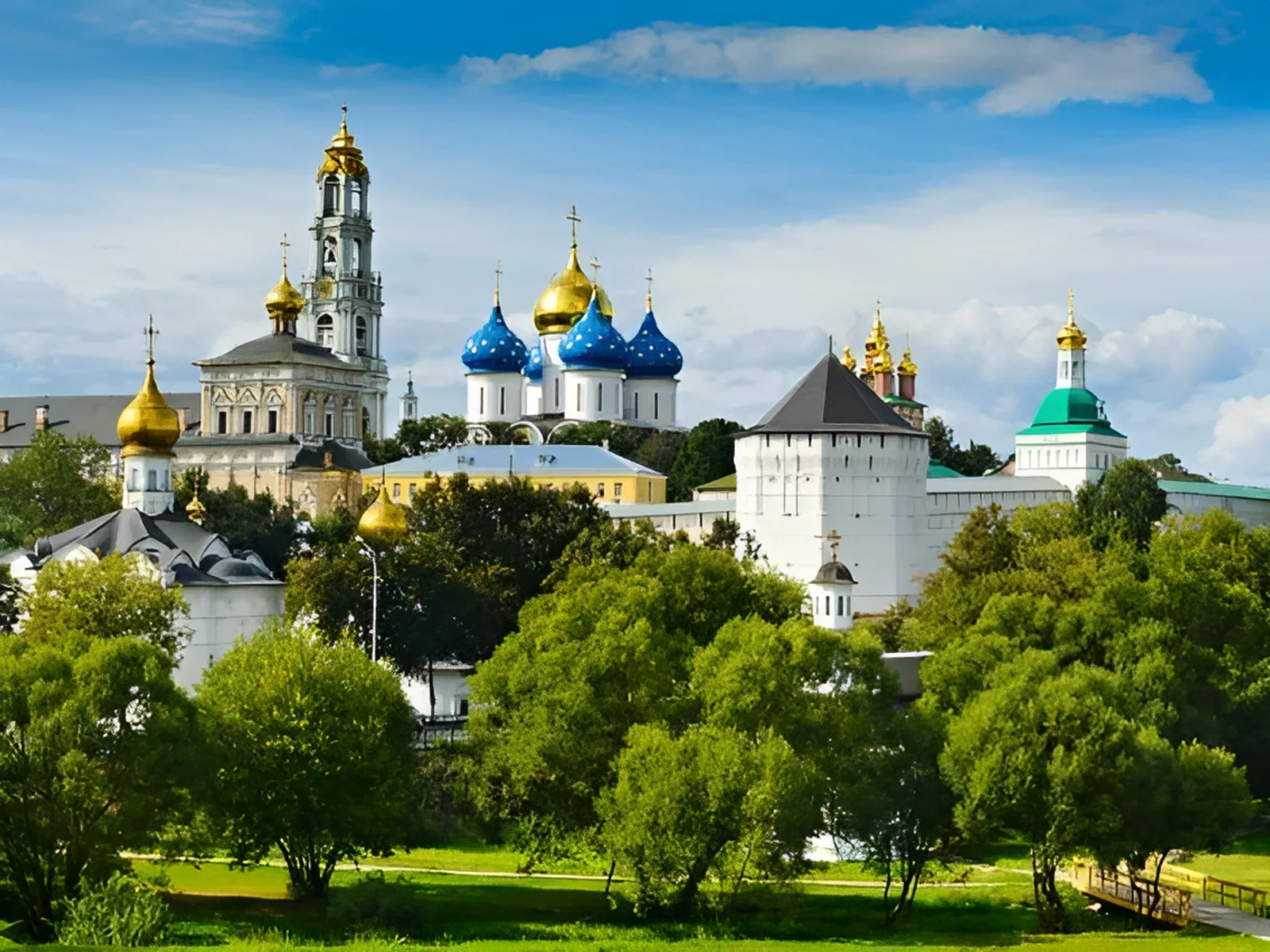 Преподобный Сергий Радонежский основал монастырь, впоследствии ставший Троице-Сергиевой лаврой Преподобный Сергий Радонежский основал монастырь, впоследствии ставший Троице-Сергиевой лаврой