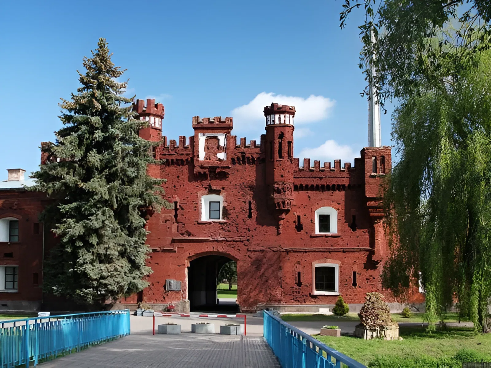 Началась героическая оборона Брестской крепости Началась героическая оборона Брестской крепости
