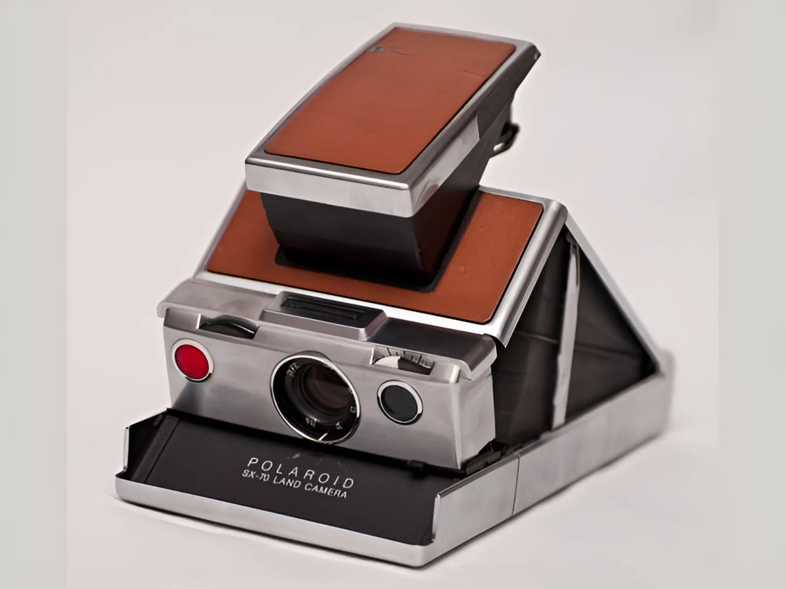 Эдвин Лэнд запатентовал камеру Polaroid Эдвин Лэнд запатентовал камеру Polaroid