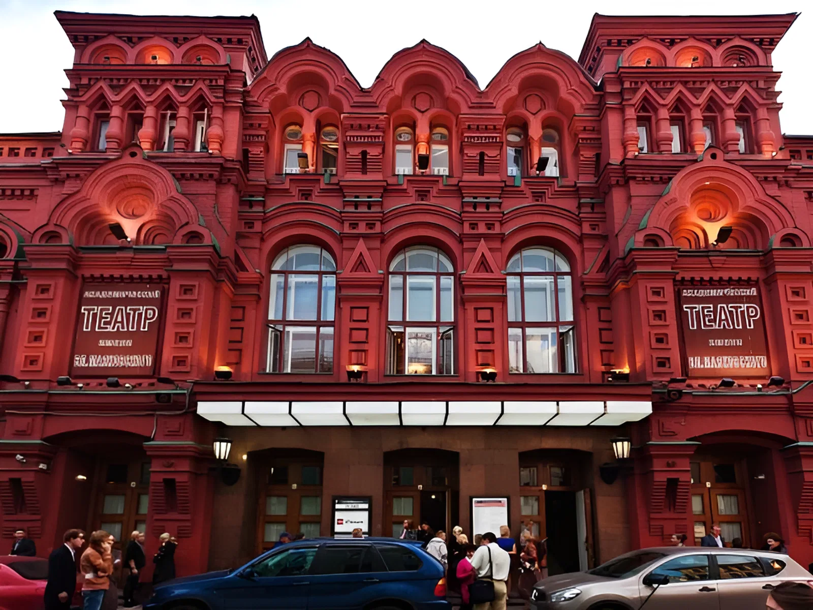 В Москве открылся Театр Революции (сегодня — Театр имени Вл. Маяковского) В Москве открылся Театр Революции (сегодня — Театр имени Вл. Маяковского)