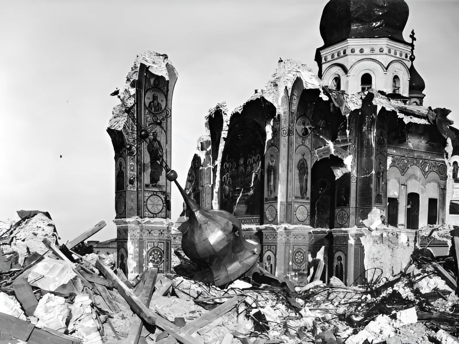 В Киево-Печерской лавре взорван Успенский собор
