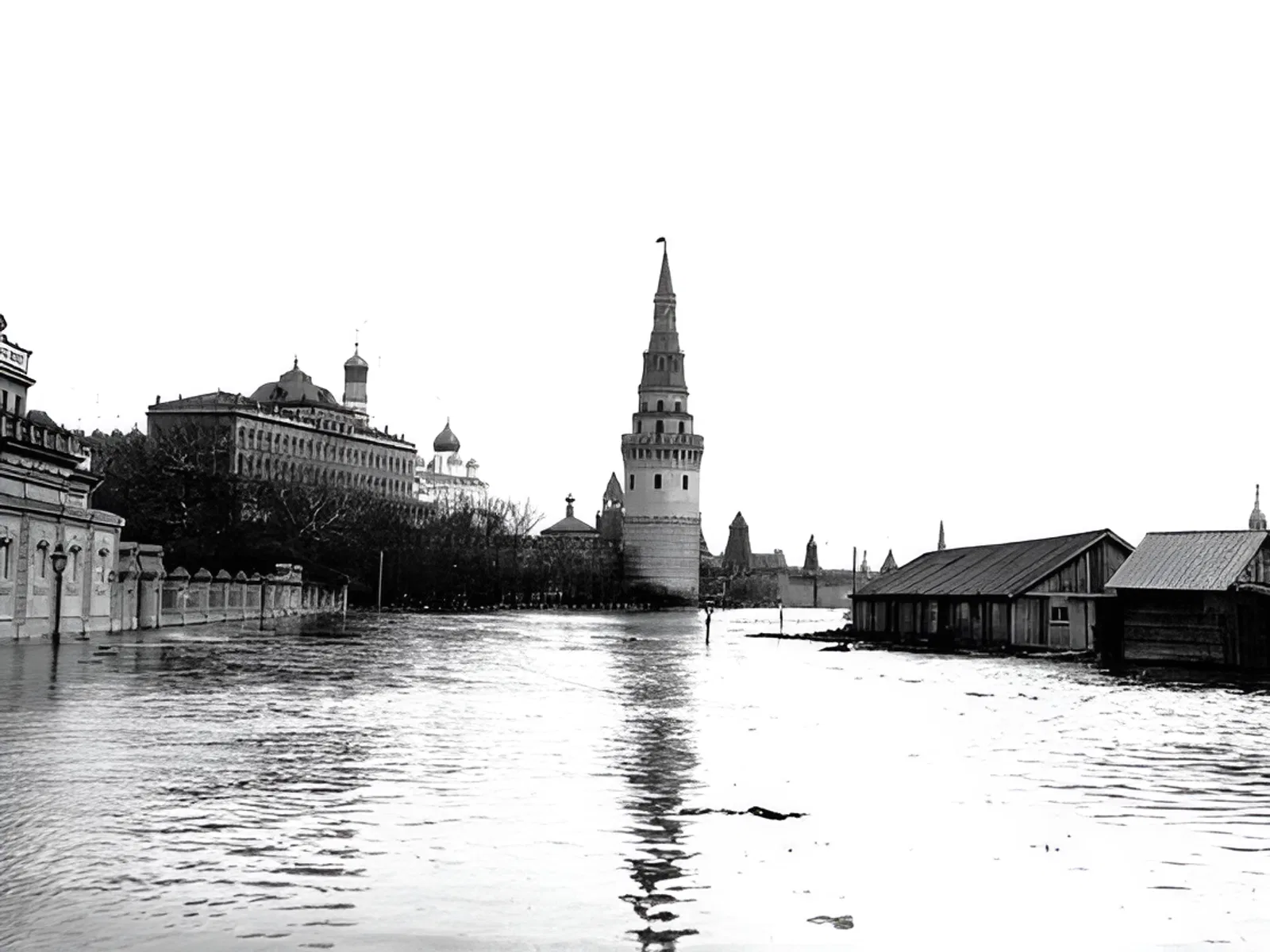 В Москве началось одно из самых больших наводнений в истории города В Москве началось одно из самых больших наводнений в истории города