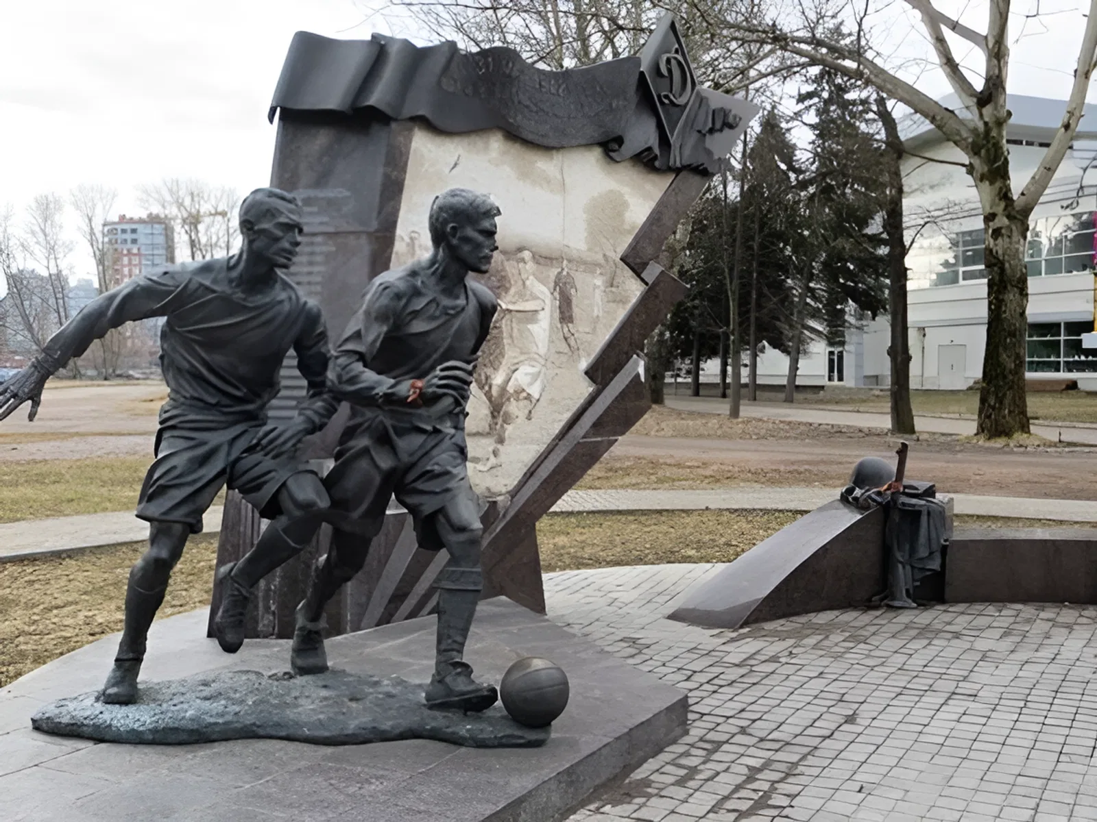 В блокадном Ленинграде на стадионе «Динамо» прошел футбольный матч В блокадном Ленинграде на стадионе «Динамо» прошел футбольный матч