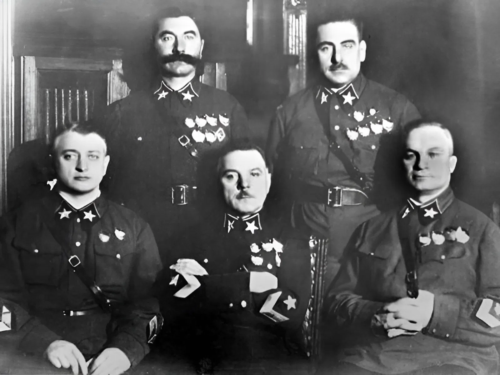 В Вооруженных силах СССР введены персональные воинские звания для кадрового состава армии и флота и высшее звание «Маршал Советского Союза» В Вооруженных силах СССР введены персональные воинские звания для кадрового состава армии и флота и высшее звание «Маршал Советского Союза»