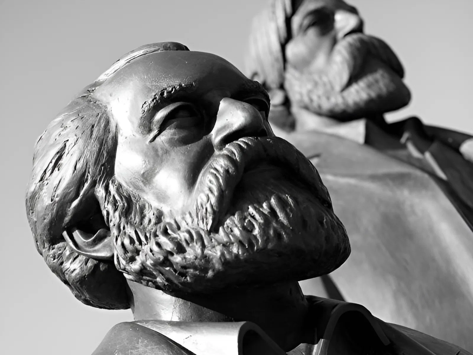 Карл Маркс и Фридрих Энгельс опубликовали «Манифест коммунистической партии» Карл Маркс и Фридрих Энгельс опубликовали «Манифест коммунистической партии»