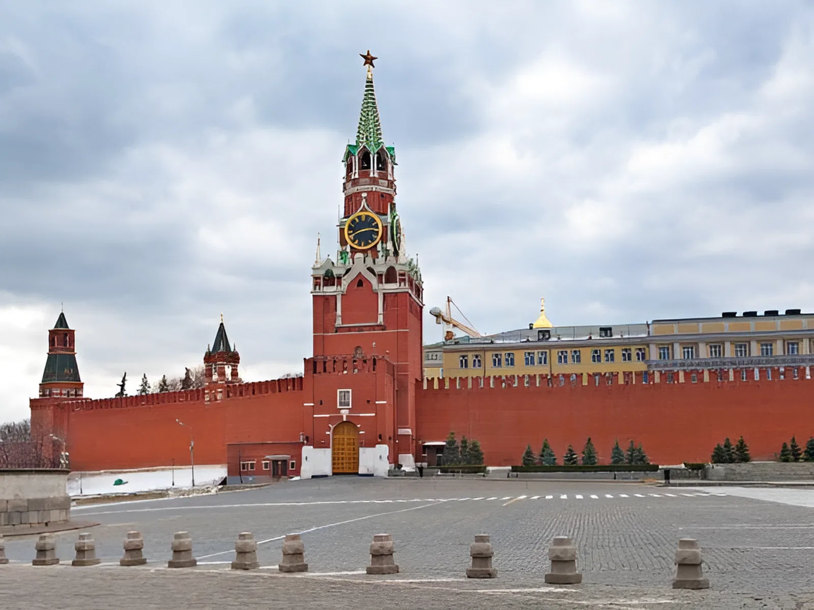 Главная башня Московского Кремля переименована в Спасскую