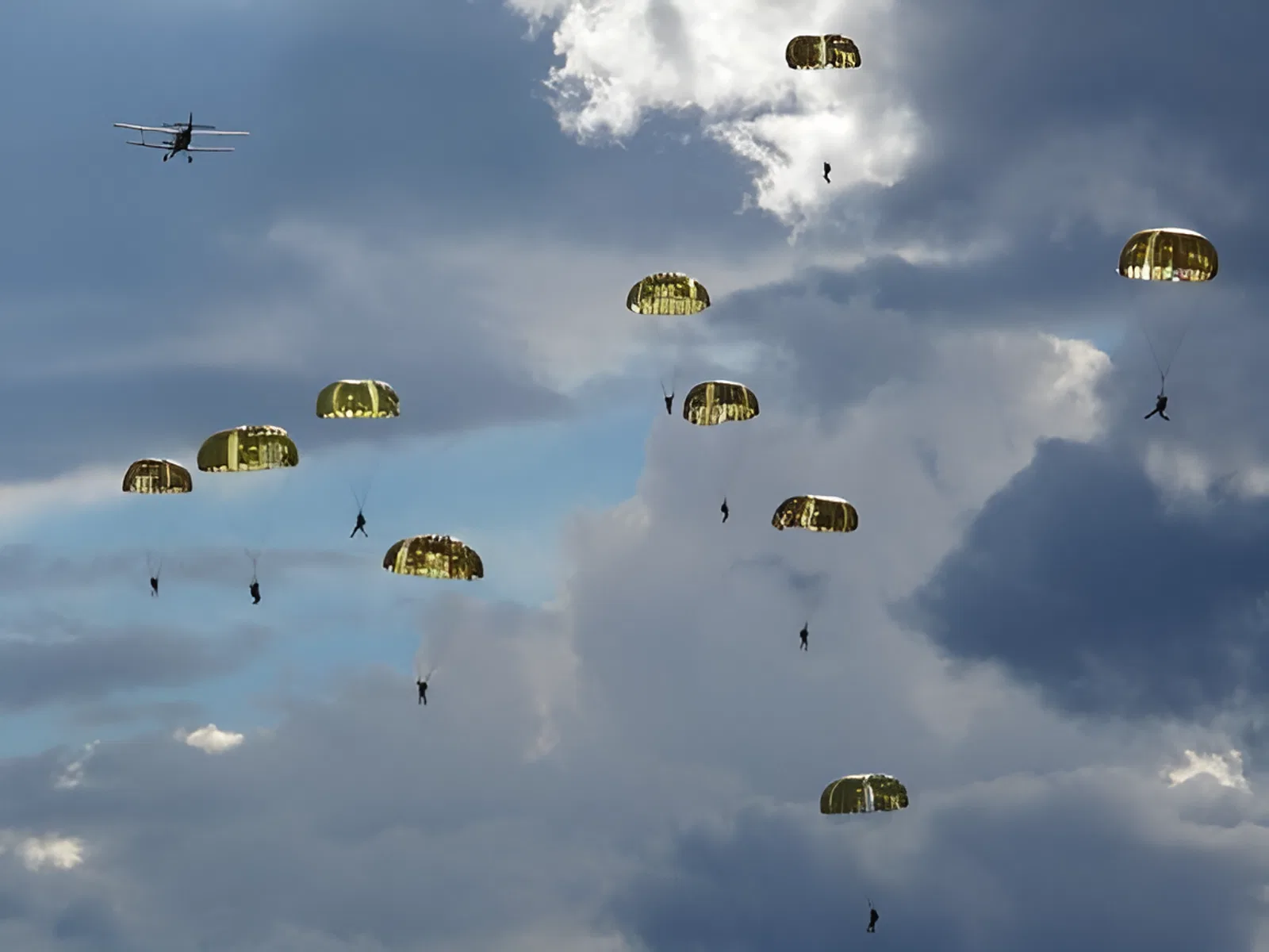 В СССР на учениях Московского военного округа был впервые высажен воздушный десант В СССР на учениях Московского военного округа был впервые высажен воздушный десант