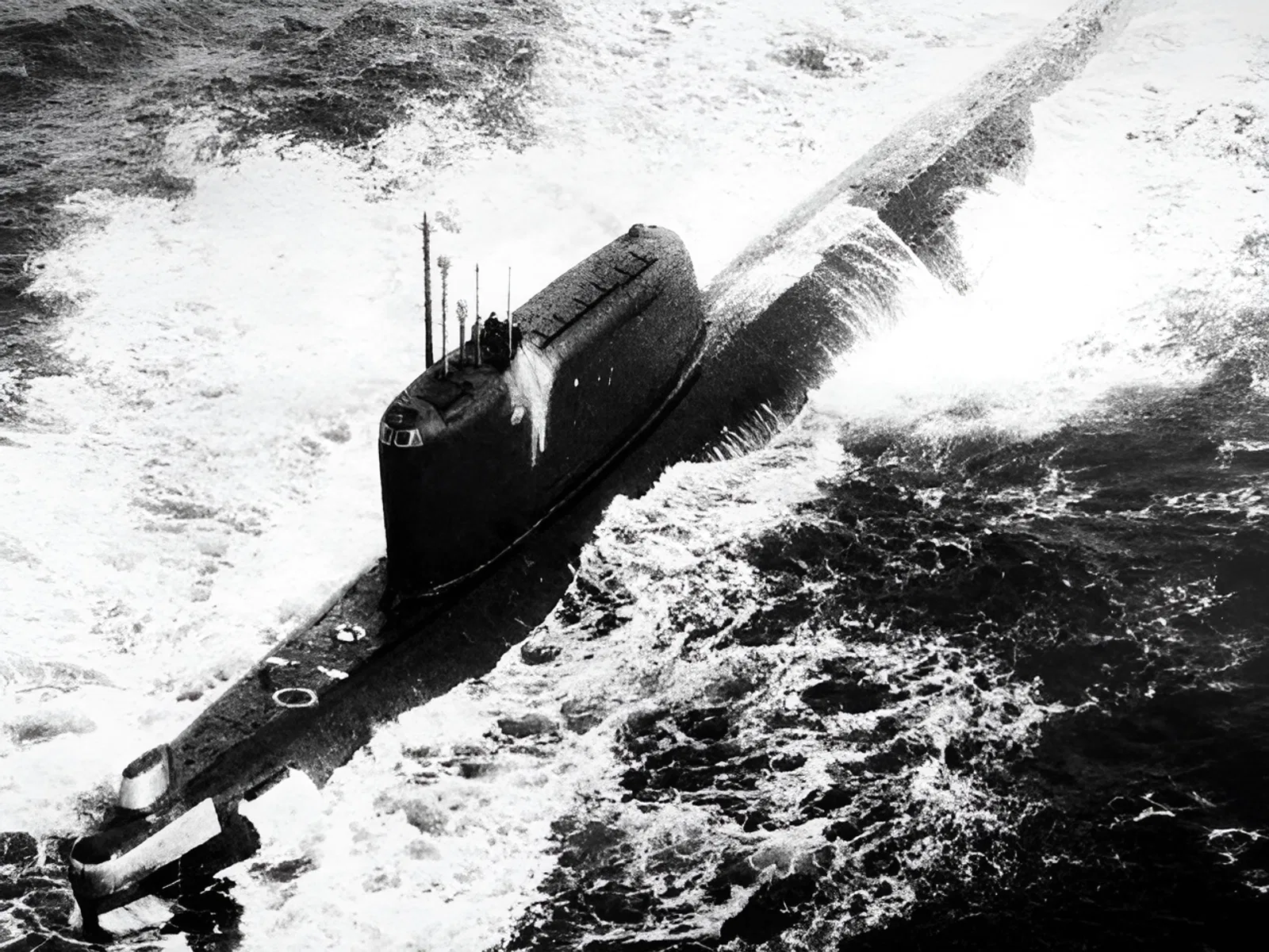 Произошел пожар на советской атомной подводной лодке К-19