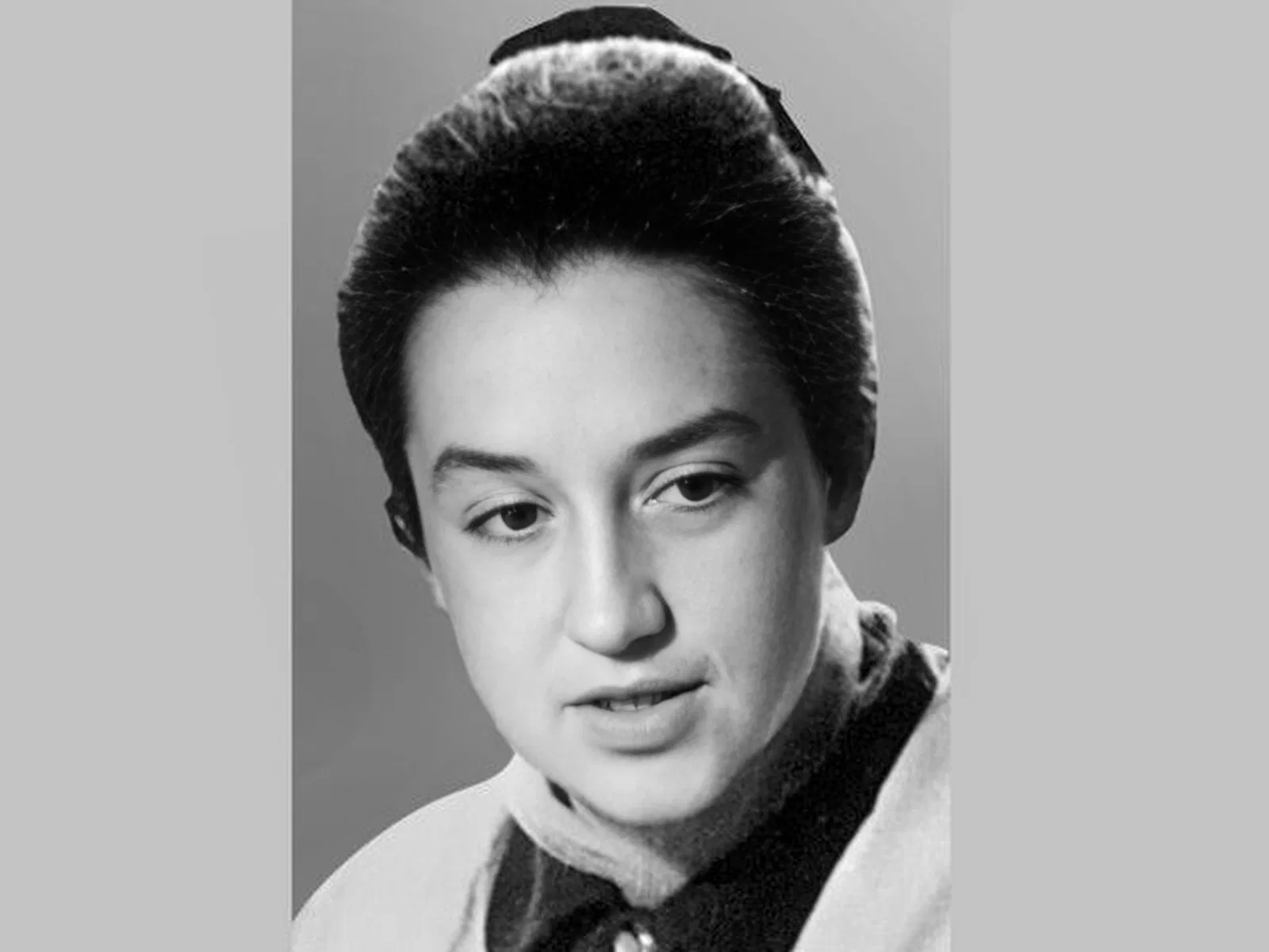 Елена Петушкова (17 ноября 1940 - 8 января 2007), советская спортсменка (конный спорт), тренер, олимпийская чемпионка Елена Петушкова (17 ноября 1940 - 8 января 2007), советская спортсменка (конный спорт), тренер, олимпийская чемпионка