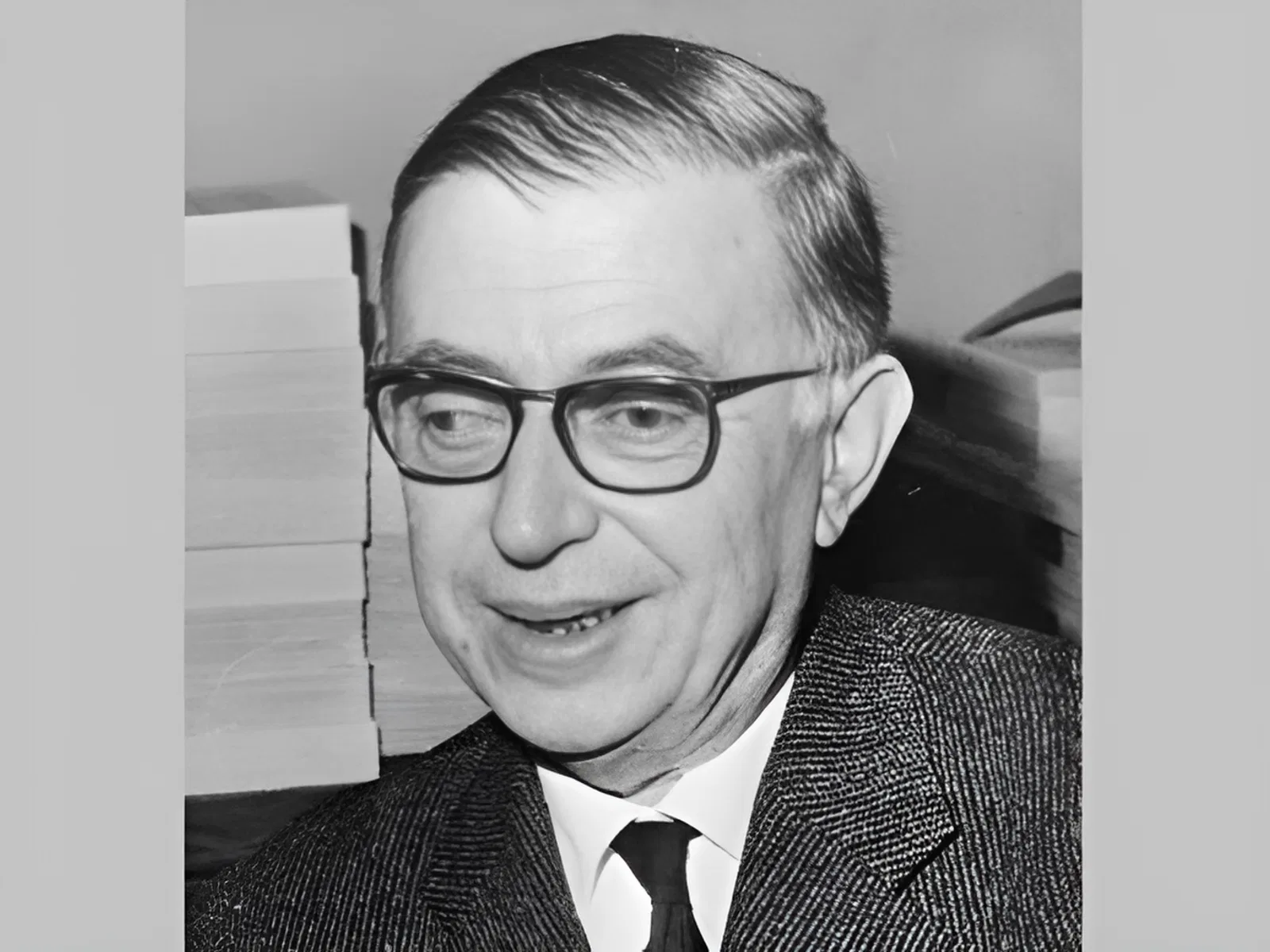 Жан-Поль Сартр (21 июня 1905 - 15 апреля 1980), французский философ, писатель, драматург и эссеист Жан-Поль Сартр (21 июня 1905 - 15 апреля 1980), французский философ, писатель, драматург и эссеист