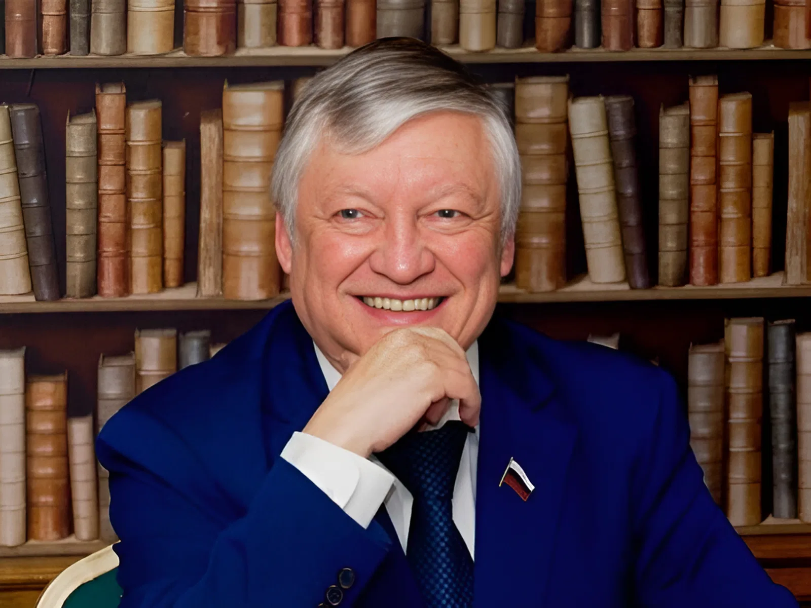 Анатолий Карпов (р.23 мая 1951), российский шахматист, 12-й чемпион мира по шахматам, общественный деятель