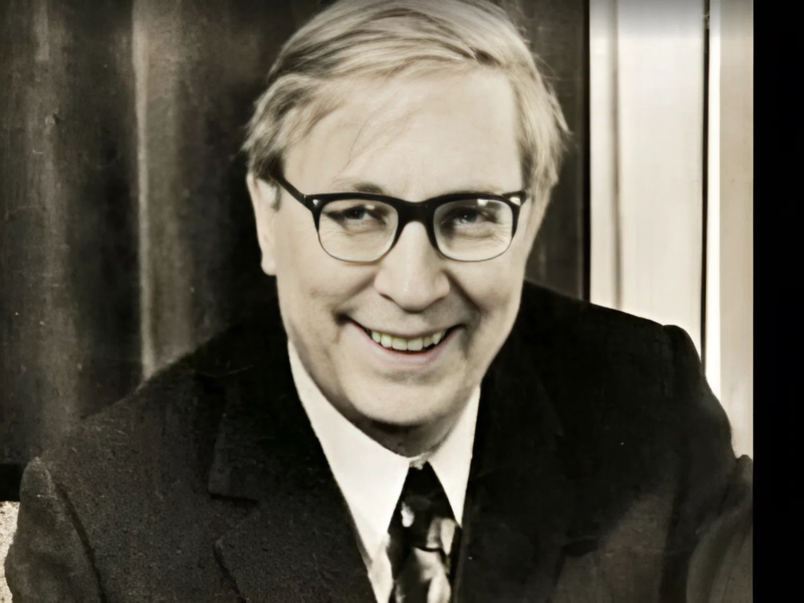 Лев Ошанин (30 мая 1912 - 30 декабря 1996), советский поэт, автор многих песен Лев Ошанин (30 мая 1912 - 30 декабря 1996), советский поэт, автор многих песен