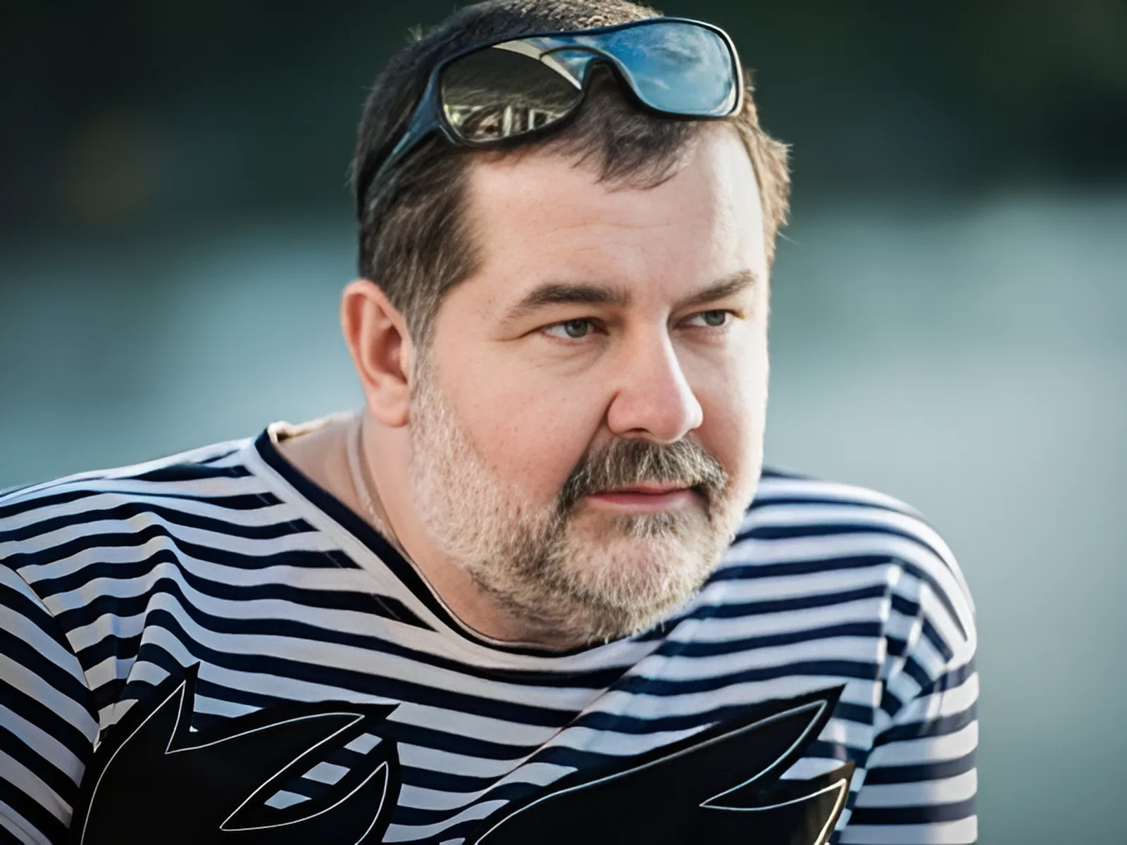 Сергей Лукьяненко (р.11 апреля 1968), российский писатель-фантаст Сергей Лукьяненко (р.11 апреля 1968), российский писатель-фантаст