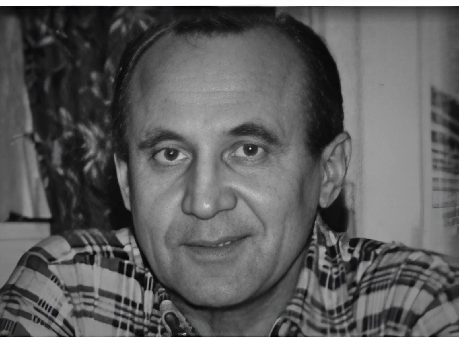 Леонид Дербенев (12 апреля 1931 - 22 июня 1995), советский поэт-песенник Леонид Дербенев (12 апреля 1931 - 22 июня 1995), советский поэт-песенник