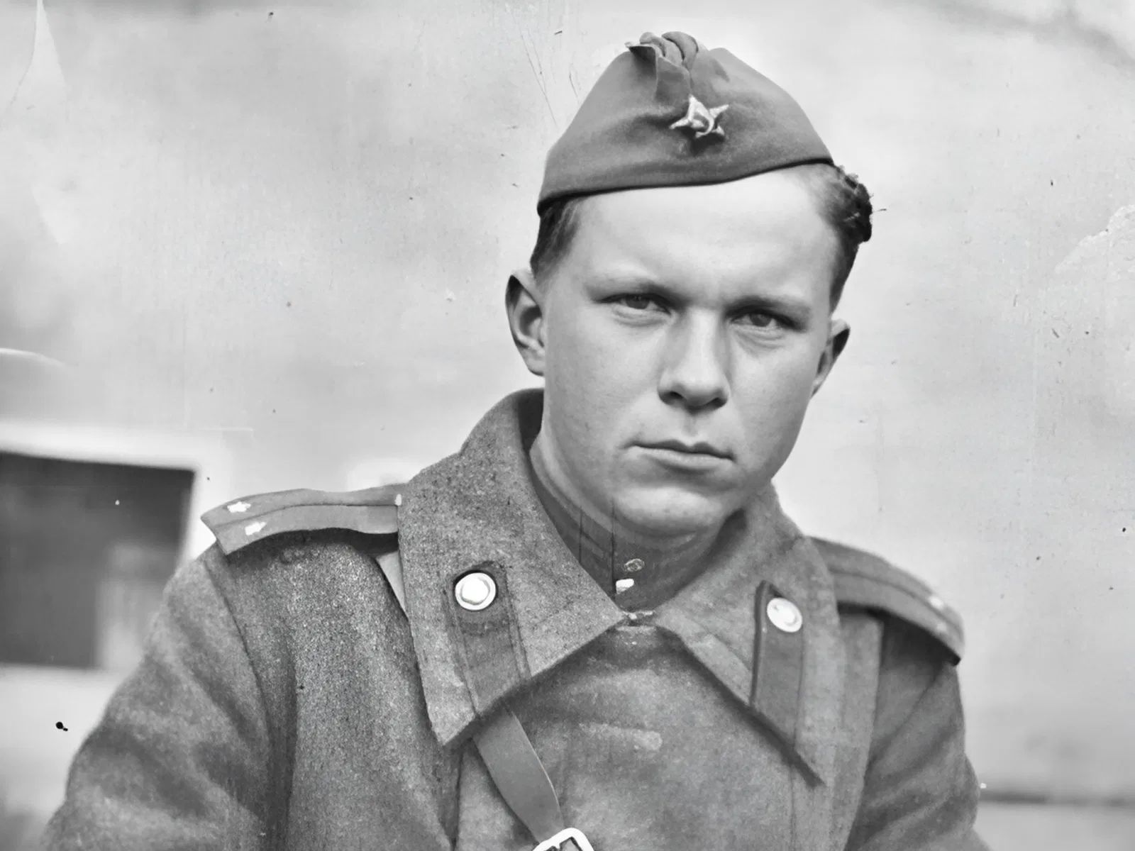 Василь Быков (19 июня 1924 - 22 июня 2003), советский и белорусский писатель, общественный деятель