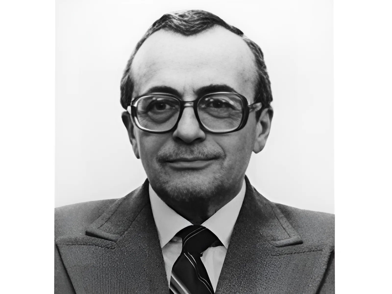 Виталий Гольданский (18 июня 1923 - 14 января 2001), советский ученый физико-химик, академик Виталий Гольданский (18 июня 1923 - 14 января 2001), советский ученый физико-химик, академик