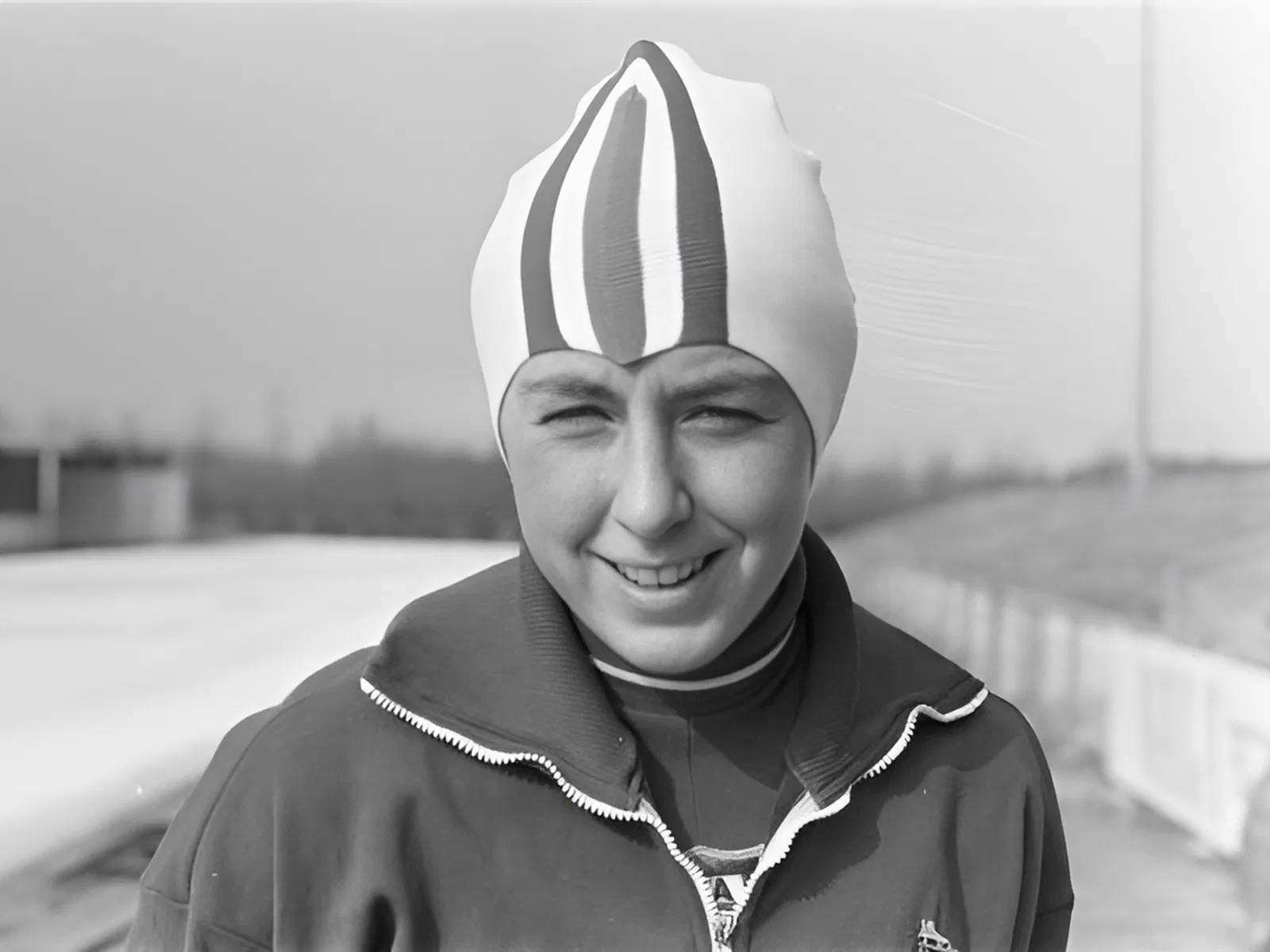 Диана Мэри Холам (р.19 мая 1951), американская конькобежка, олимпийская чемпионка Диана Мэри Холам (р.19 мая 1951), американская конькобежка, олимпийская чемпионка