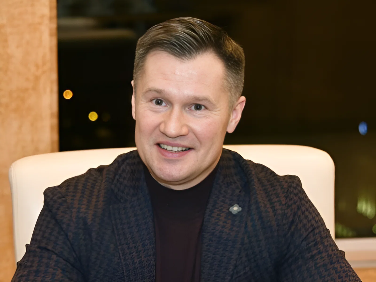 Алексей Немов (р.28 мая 1976), российский гимнаст, четырехкратный олимпийский чемпион