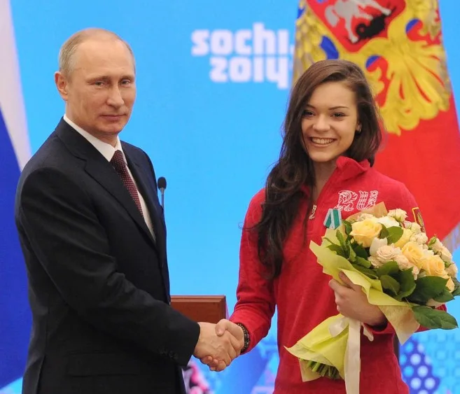 Орденом Дружбы награждена олимпийская чемпионка в фигурном катании Аделина Сотникова. 24 февраля 2014 года
