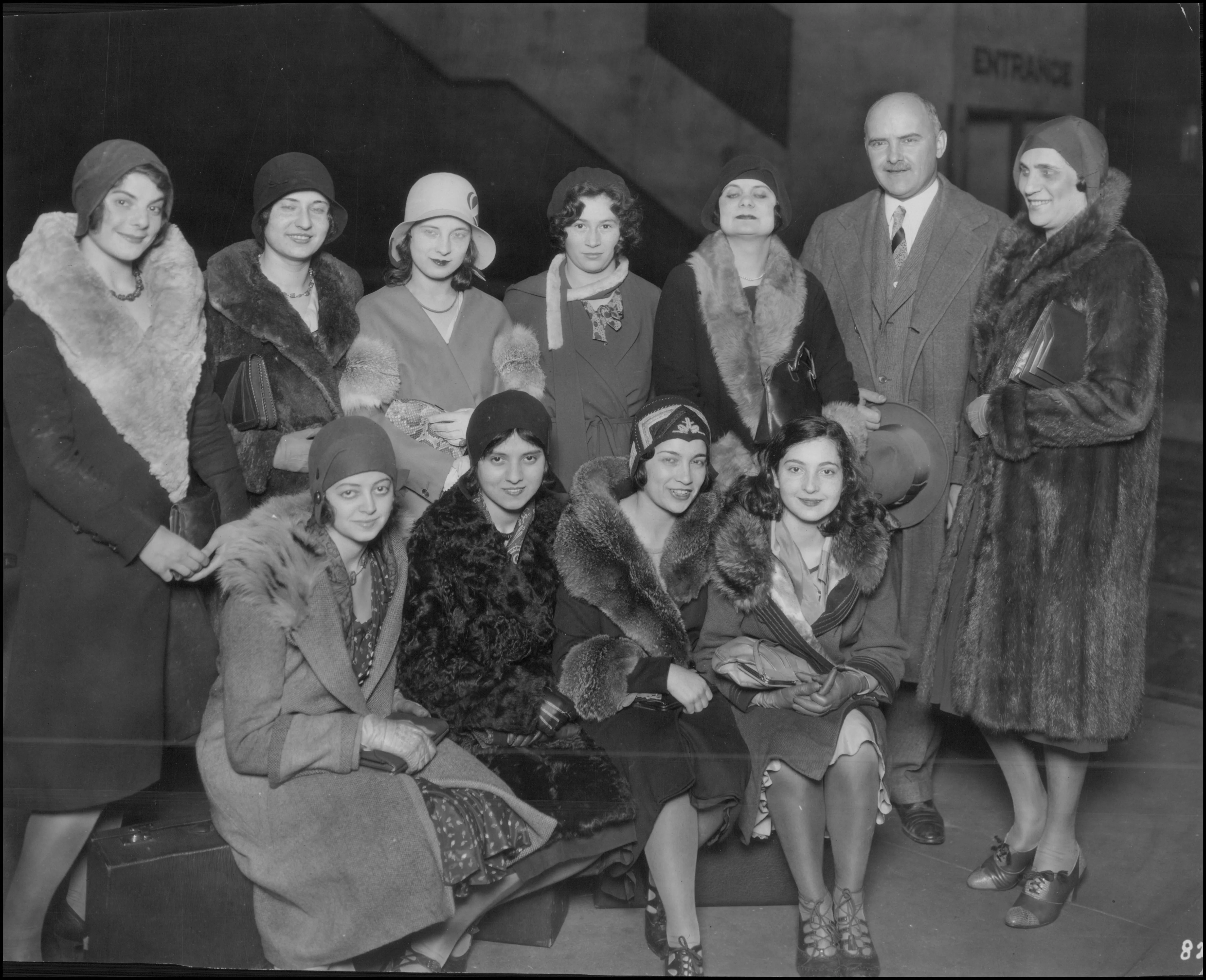 Прибытие танцовщиц Айседоры Дункан 1930 год, коммерческая фотография Norton & Peel