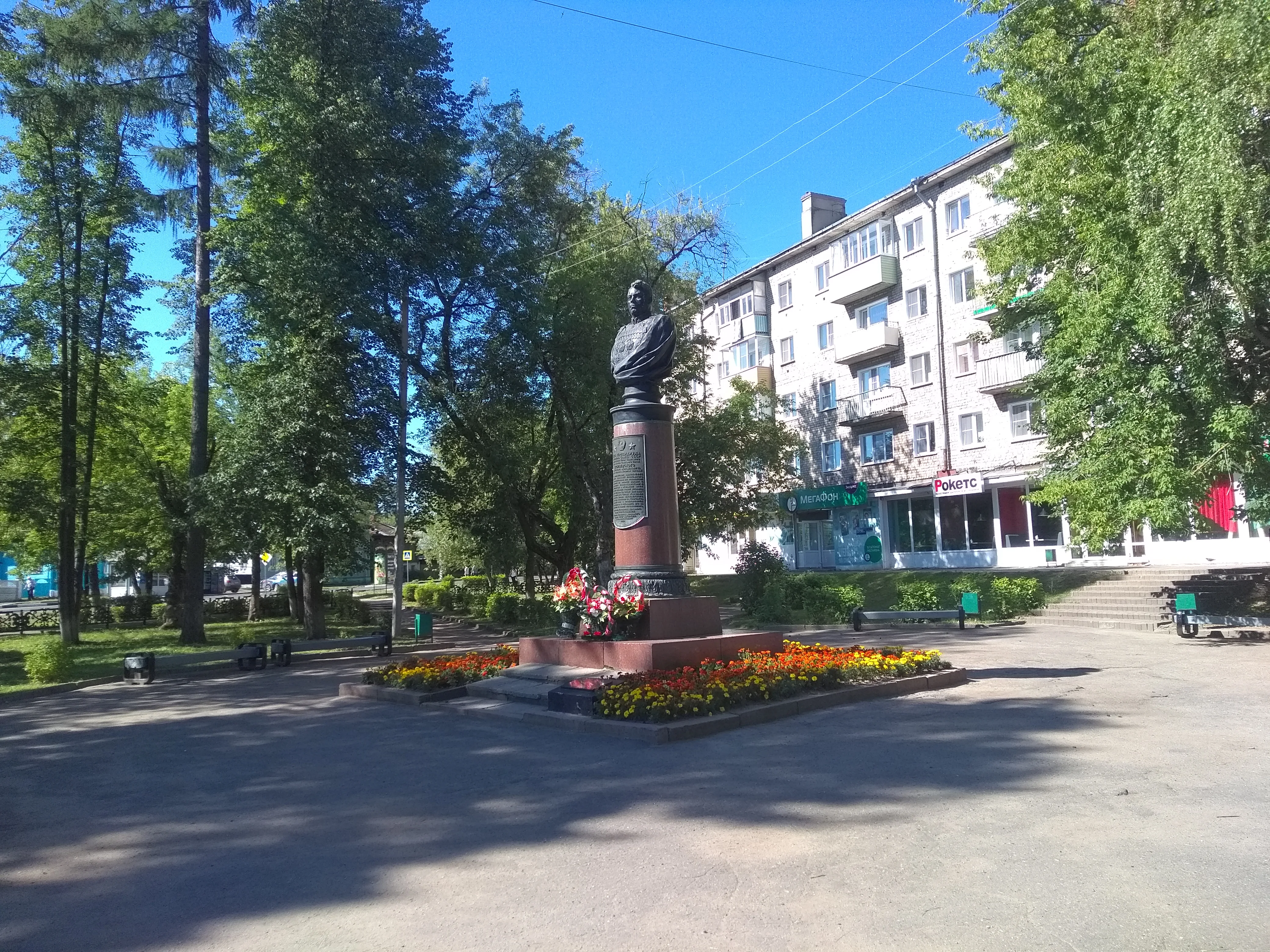 Бюст маршала Василевского в Кинешме Сквер имени Маршала Василевского, Кинешма, Ивановская область