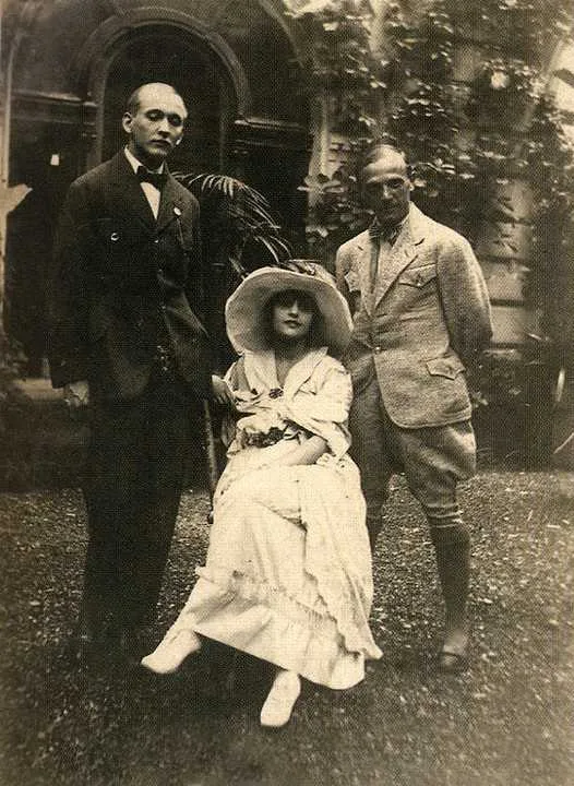 1917 год: Вертинский рядом с Верой Холодной, которой посвятил несколько песен