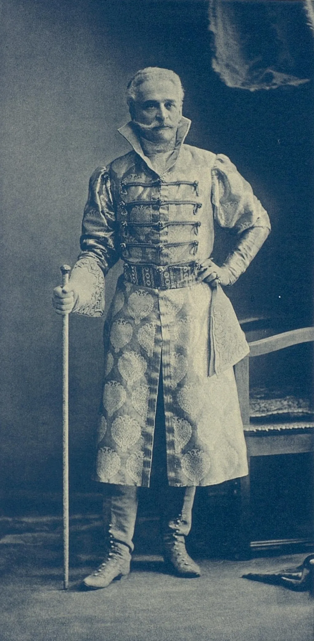 Фотография Боассона и Эгглера, 1903 год. Князь в костюме боярина времён царя Алексея Михайловича, в должности шталмейстера