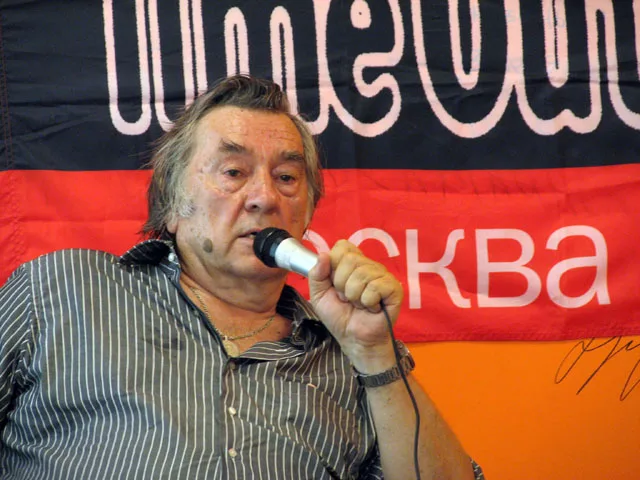 Александр Проханов на презентации книги «За оградой Рублёвки» 14 июня 2007 года, магазин «Букберри», Старая Басманная улица, Москва
