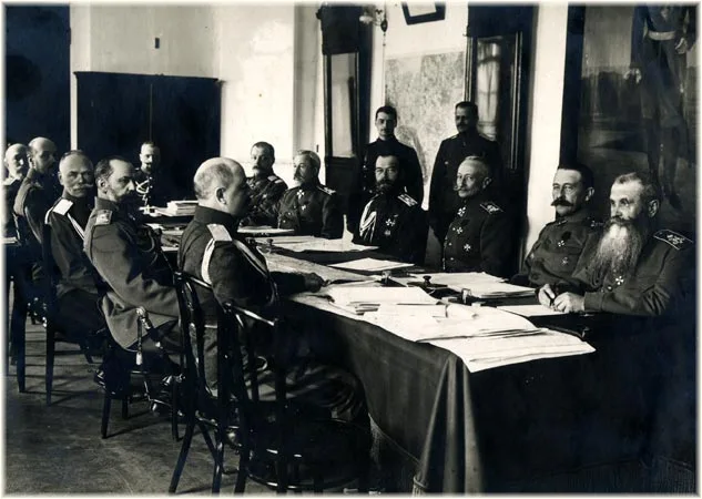 Военный совет в Ставке 1 апреля 1916 года. Сидят вокруг стола, в порядке против часовой стрелки. генерал от инфантерии Н.И. 1916. Неизвестеннеизвестен