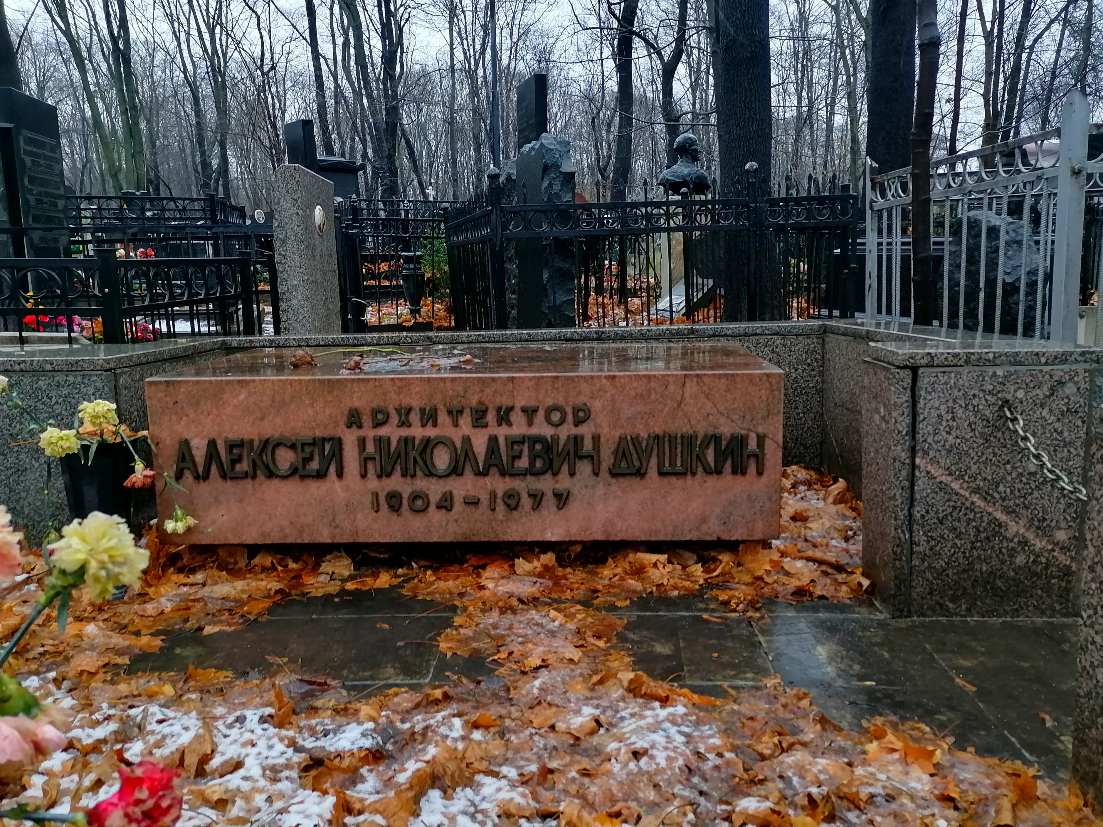 Могила на Армянском кладбище Место захоронения архитектора в Москве