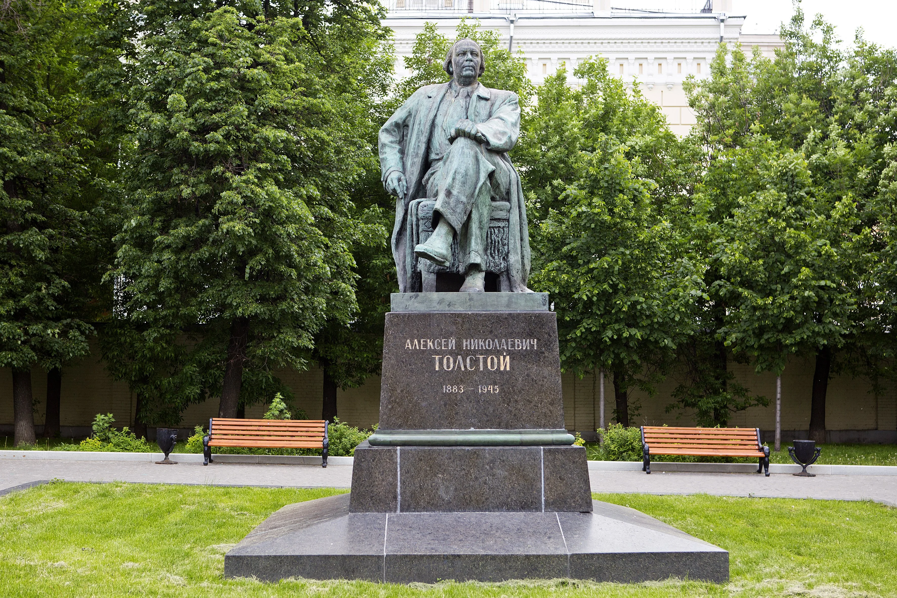 Памятник Алексею Толстому в Москве, фото предоставлено департаментом культурного наследия города Москвы